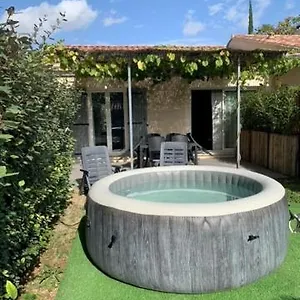 En Provence, Jardin Privatif Avec Jacuzzi Hébergement de vacances Saint Didier (Vaucluse)